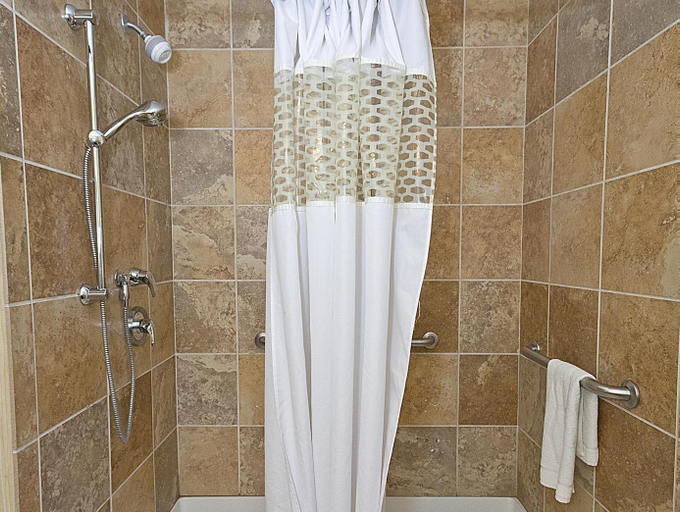 Bathroom 4, Hampton Inn Rochester Irondequoit, Monroe