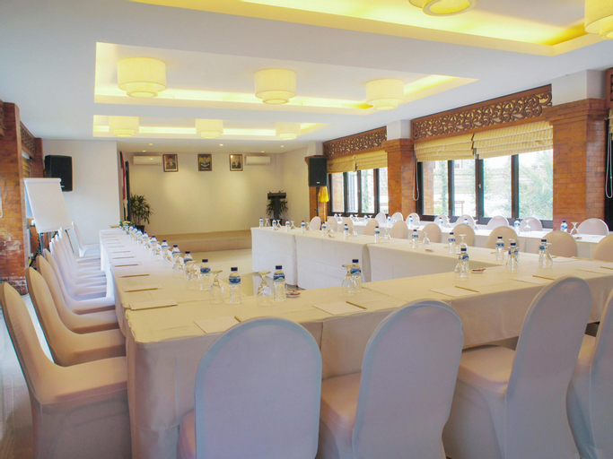 Business Facilities 23