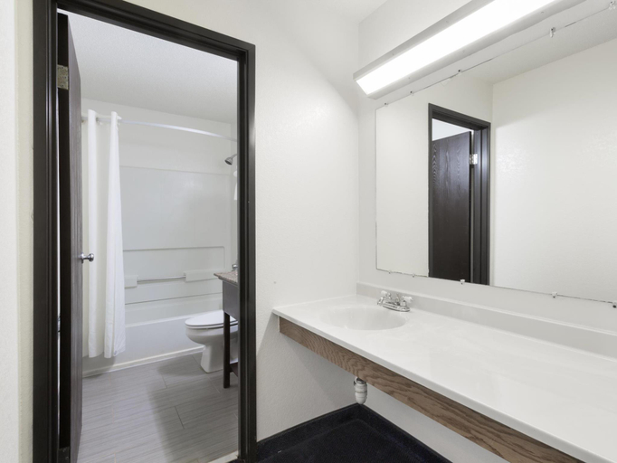 Bathroom 4, Super 8 by Wyndham Aberdeen MD, Harford
