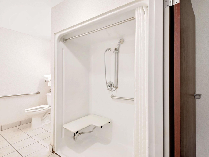 Bathroom 3, Microtel Inn & Suites by Wyndham Hagerstown by I-81, Washington