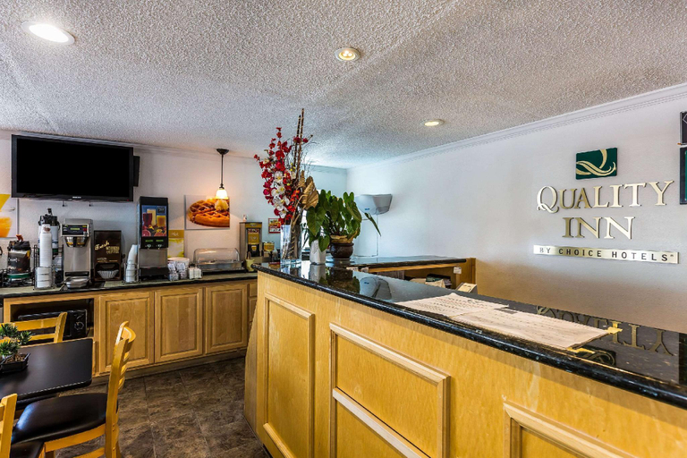Public Area 2, Quality Inn Near Fort Hunter Liggett, Monterey