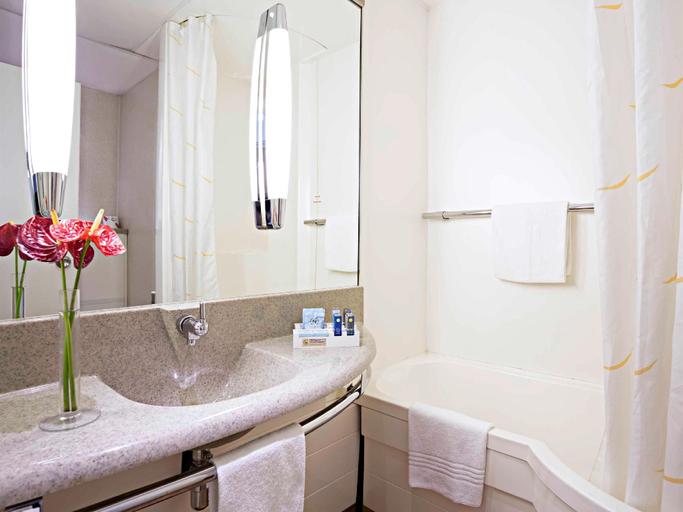 Bathroom 5, Novotel Torino Corso Giulio Cesare, Torino