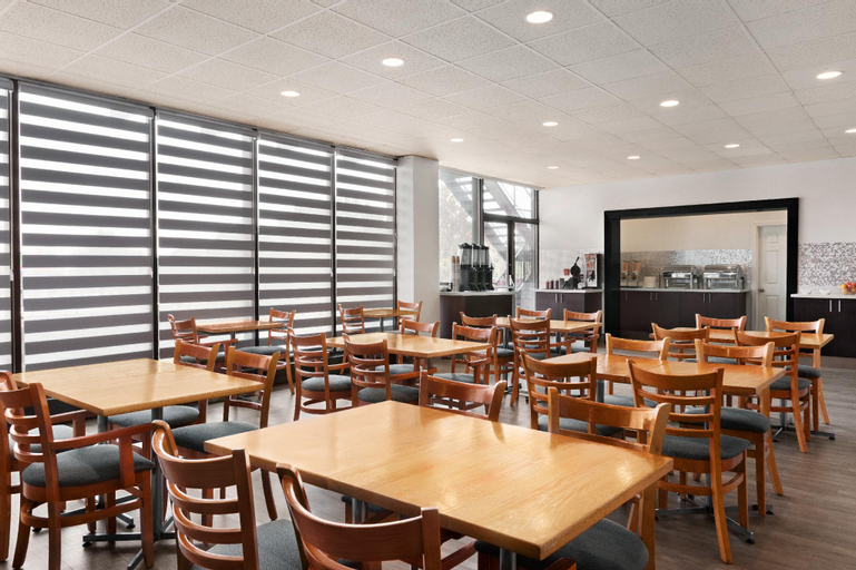Food & Drinks 4, Ramada by Wyndham Belleville Harbourview Conferenc, Hastings