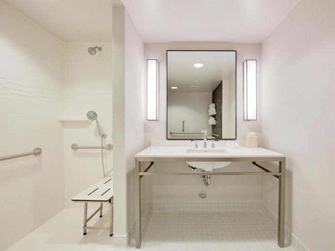 Bathroom 5, Hilton Garden Inn North Houston Spring, Houston
