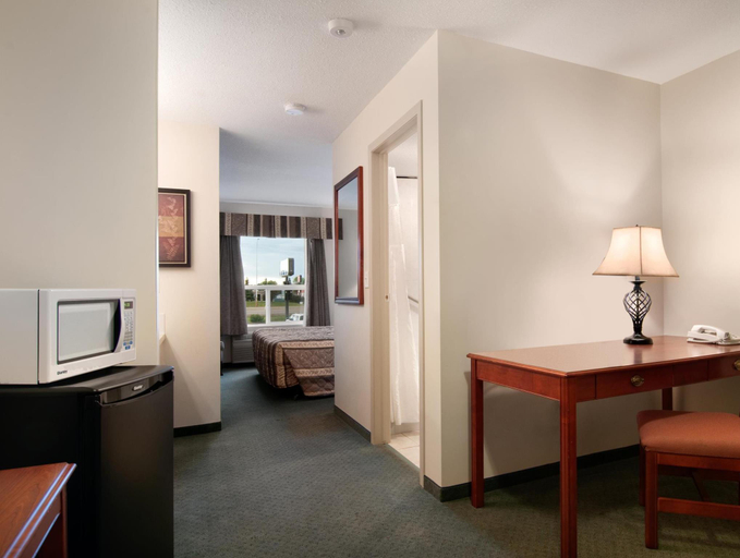 Bedroom 3, Travelodge by Wyndham Stony Plain, Division No. 11