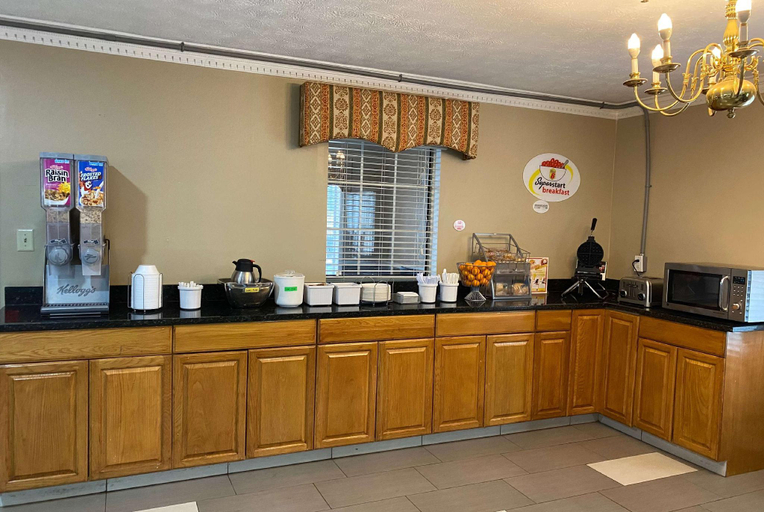 Food & Drinks 5, Super 8 By Wyndham Covington, Newton