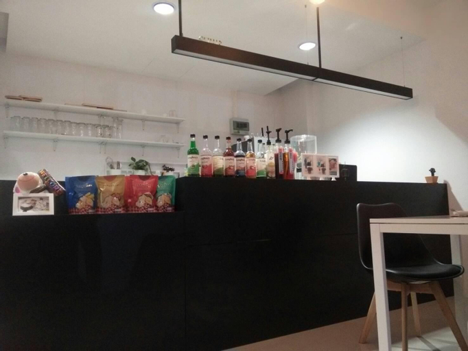 Food & Drinks, J.R. Mansion On-Nut 25, Suan Luang