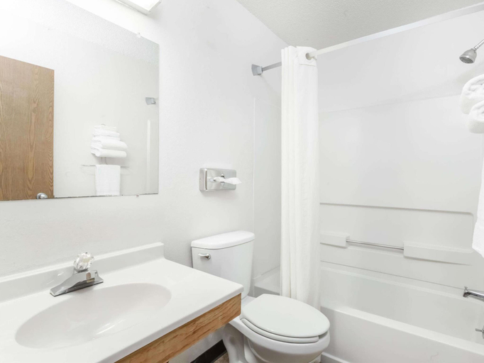 Bathroom 4, Super 8 By Wyndham Sidney Ny, Delaware