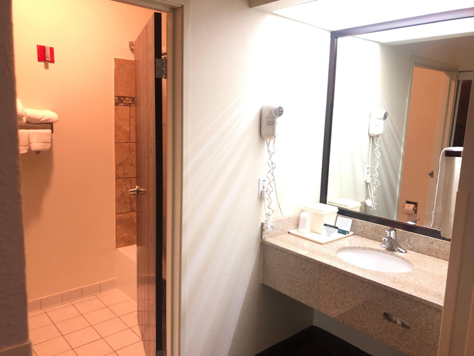 Bathroom, Quality Inn & Suites Kerrville, Kerr