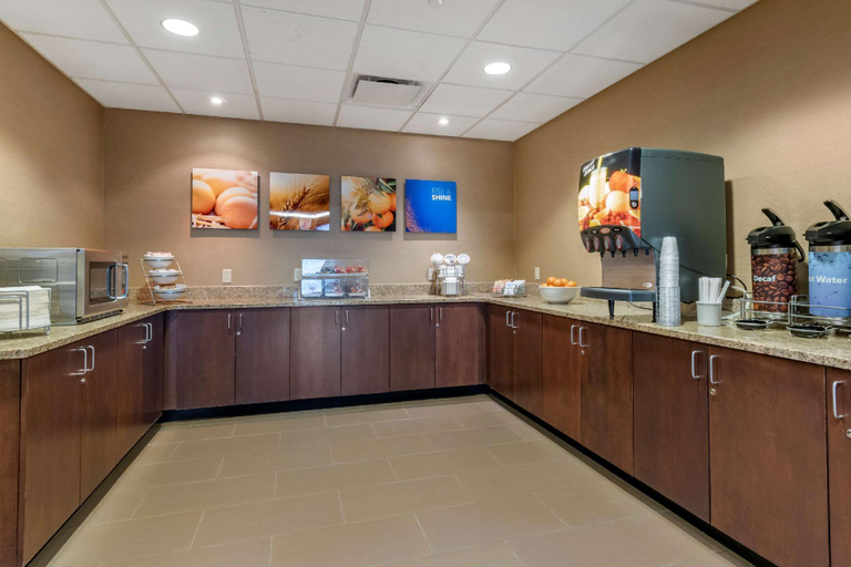 Food & Drinks 2, Comfort Inn PA Turnpike - I-81, Cumberland