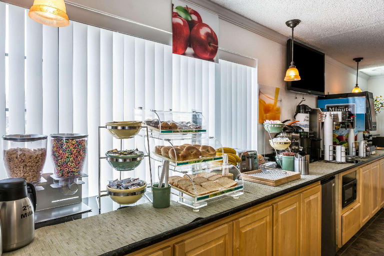 Food & Drinks 5, Quality Inn Near Fort Hunter Liggett, Monterey