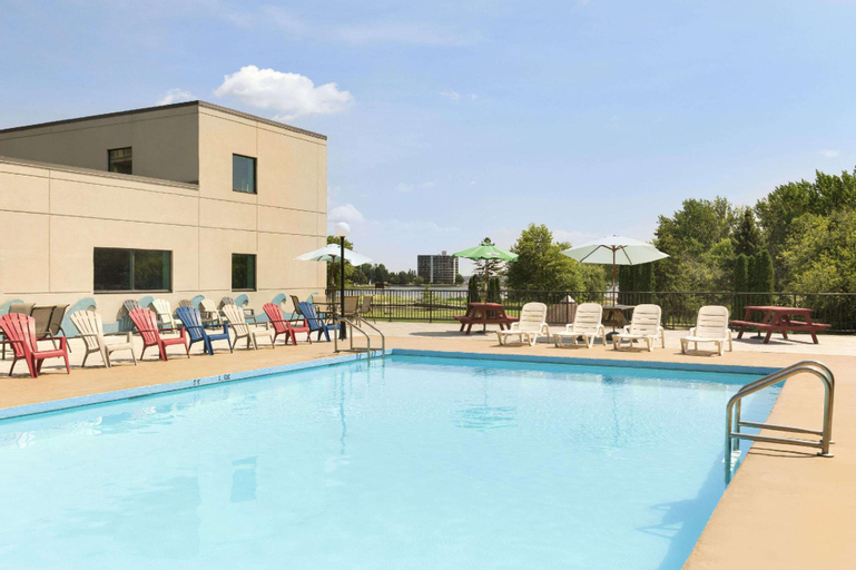 Sport & Beauty 5, Ramada by Wyndham Belleville Harbourview Conferenc, Hastings