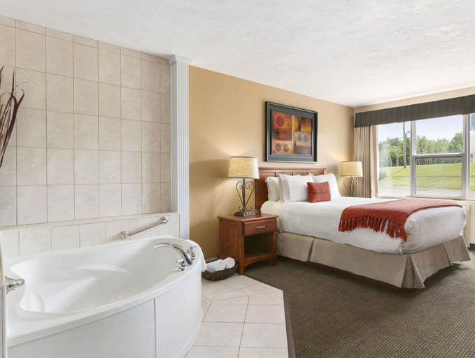 Bedroom 3, Days Inn & Suites by Wyndham Moncton, Westmorland