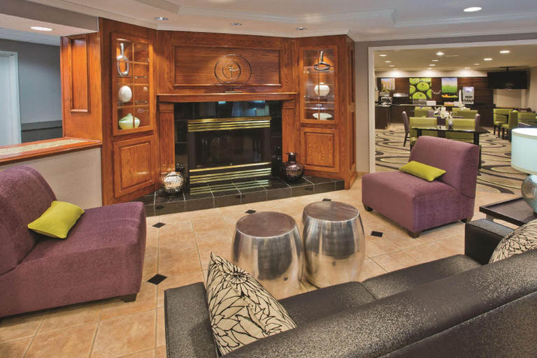 Public Area 2, La Quinta Inn & Suites by Wyndham Milwaukee Delafield, Waukesha