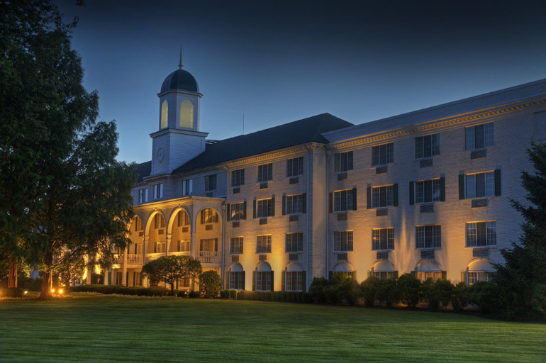 The Madison Hotel, Morris