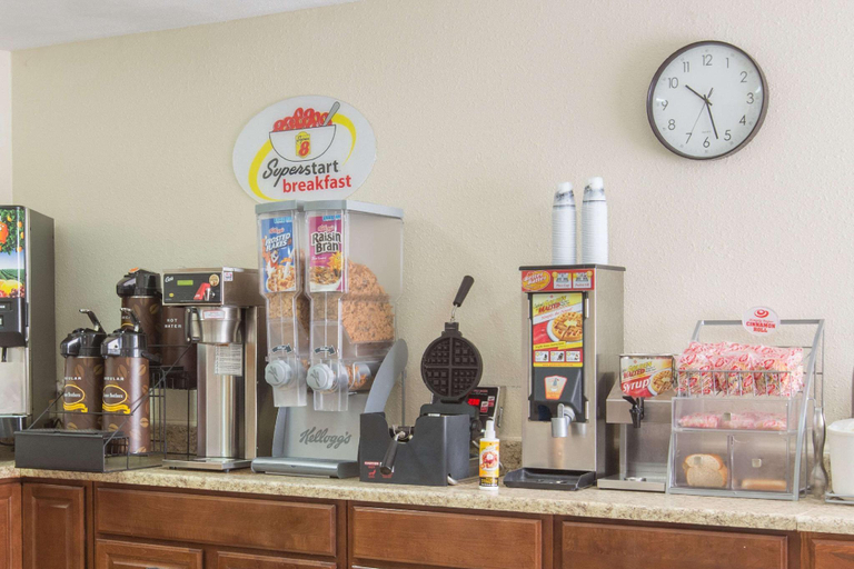 Food & Drinks 5, Super 8 By Wyndham Danville, Boyle