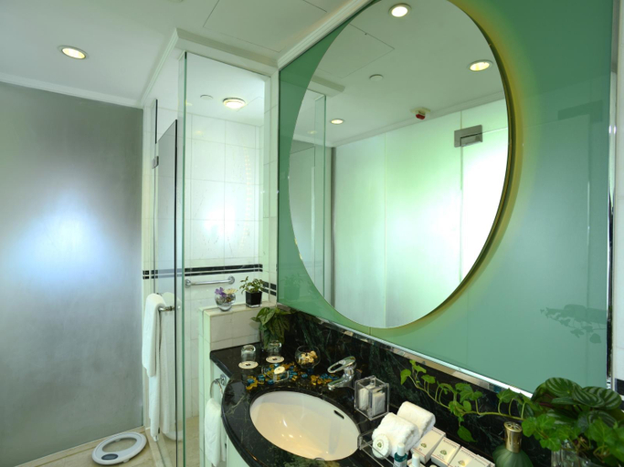 Bathroom 2, Metropark Hotel Causeway Bay, Hong Kong Island