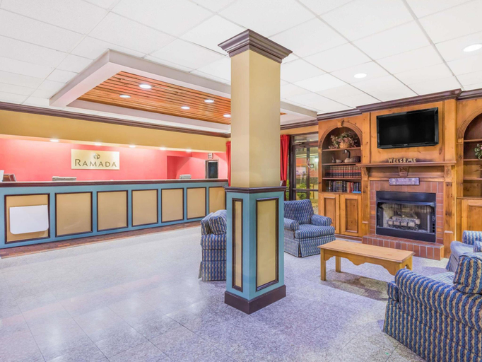 Public Area 2, Ramada by Wyndham Macon, Bibb