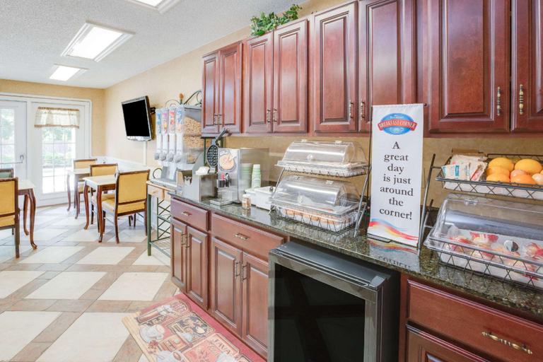 Food & Drinks 5, Baymont By Wyndham Ozark, Dale