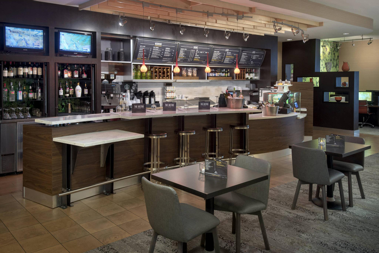 Food & Drinks 5, Courtyard Charlotte City Center, Mecklenburg