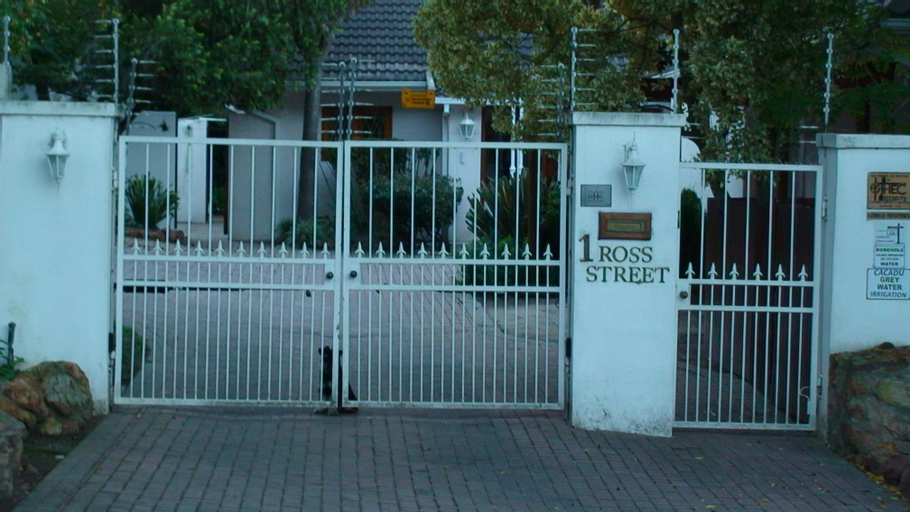 Public Area, 1 on Ross, Cacadu