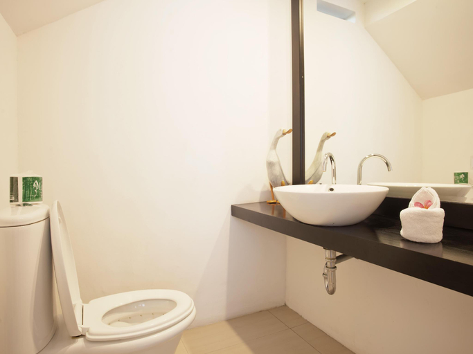 Bathroom 5, S'Cape, Denpasar