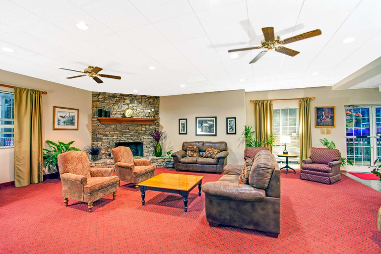 Public Area 2, Ramada by Wyndham Pigeon Forge North, Sevier