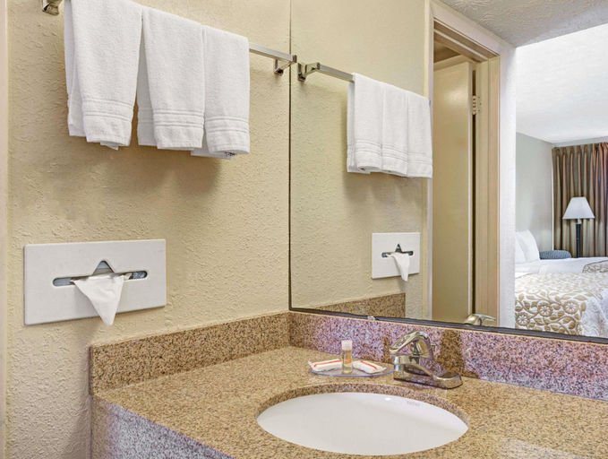 Bathroom 4, Days Inn by Wyndham St. Augustine I-95/Outlet Mall, Saint Johns
