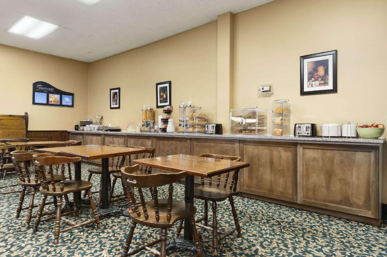 Food & Drinks 5, Days Inn by Wyndham Brockville, Leeds and Grenville