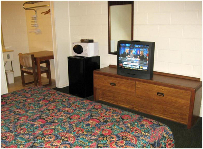 Public Area 3, Royal Inn Linden, Cass