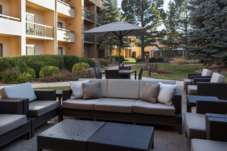 Public Area 3, Courtyard Boulder, Boulder