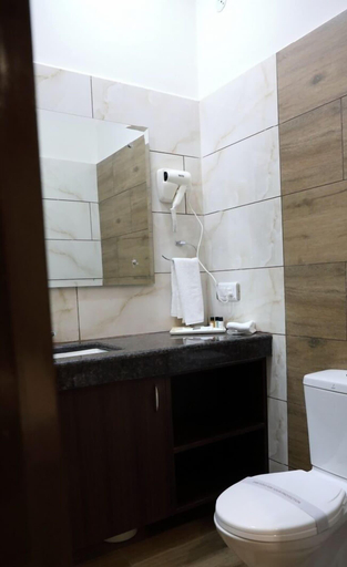 Bathroom 5, Aagaaz for Luxury Stay and Celebration, Ludhiana