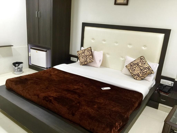 Bedroom 2, Hotel Nova Cross Road, Rajkot