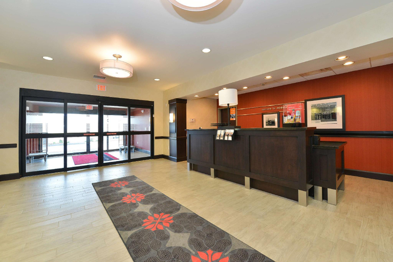 Public Area 2, Hampton Inn Middletown, Warren