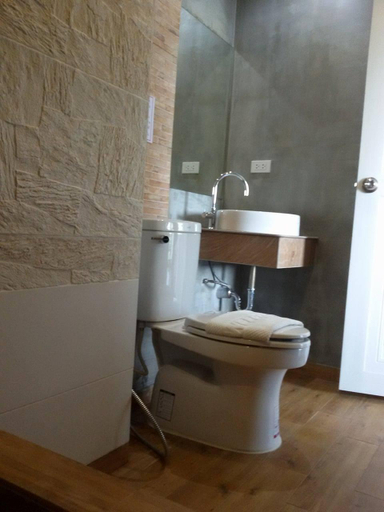 Bathroom 4, Narai Iyara Palace, Muang Lop Buri