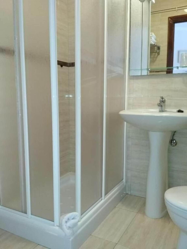 Bathroom 5, Hostal Cruce, León