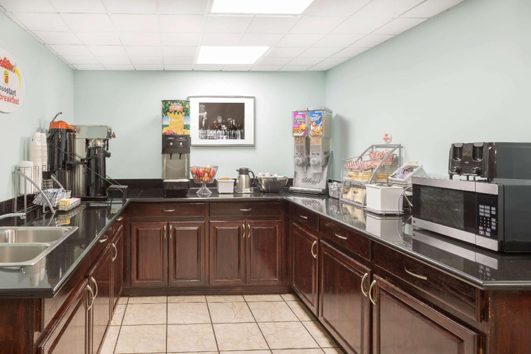 Food & Drinks, Super 8 by Wyndham Decatur/Lithonia/Atl Area, DeKalb