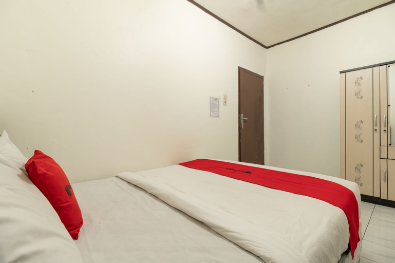 Bedroom 3, RedDoorz near Pondok Indah Water Park, South Jakarta