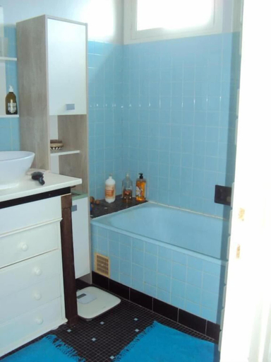 Bathroom 4, El gato negro, Dordogne