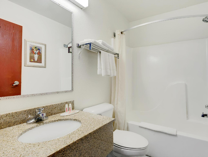 Bathroom 4, Quality Inn Noblesville-Indianapolis, Hamilton