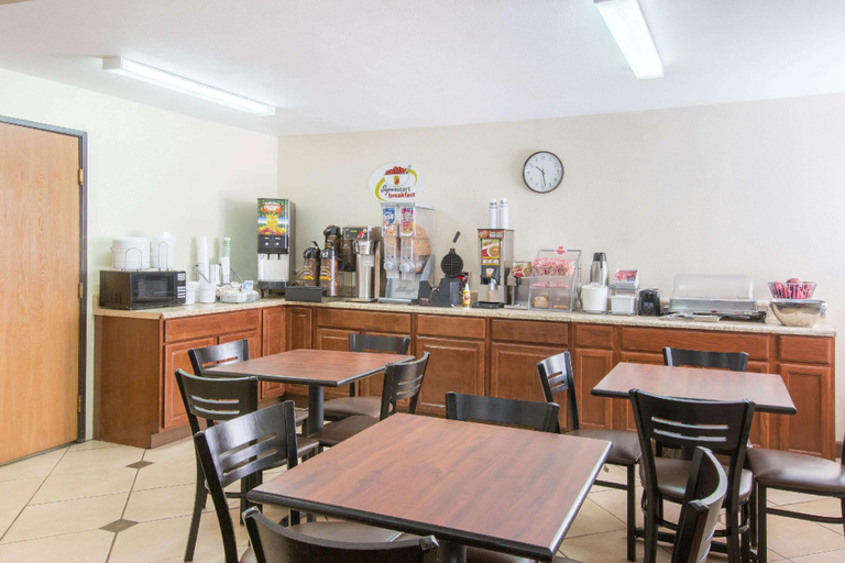 Food & Drinks 4, Super 8 By Wyndham Danville, Boyle