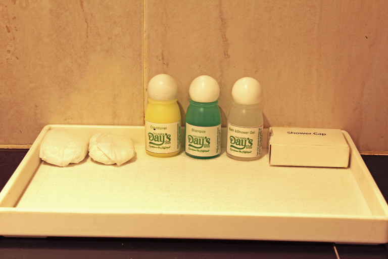 Bathroom 4, Thilhara Days Inn, Colombo