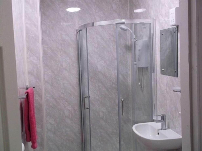 Bathroom 4, JEANNE, Blackpool