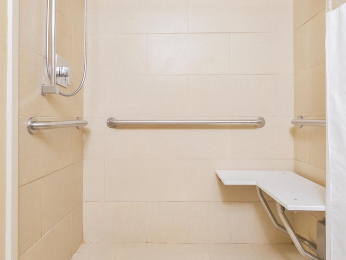 Bathroom 4, La Quinta Inn by Wyndham Austin North, Travis