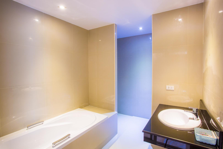 Bathroom 5, Kanokan Hotel, Muang Kanchanaburi