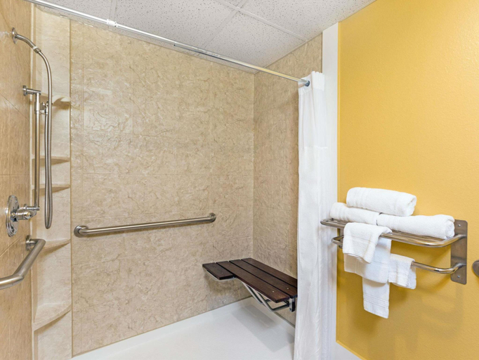 Bathroom 4, Super 8 by Wyndham Clarinda, Page