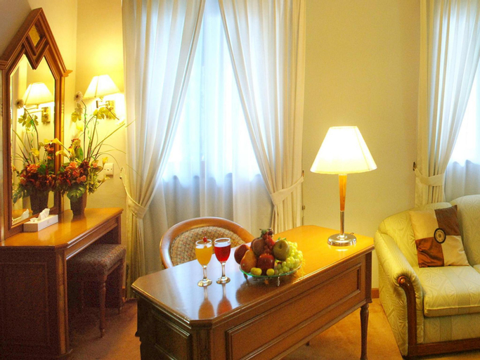 Bedroom, Royal Denai Hotel, Bukittinggi