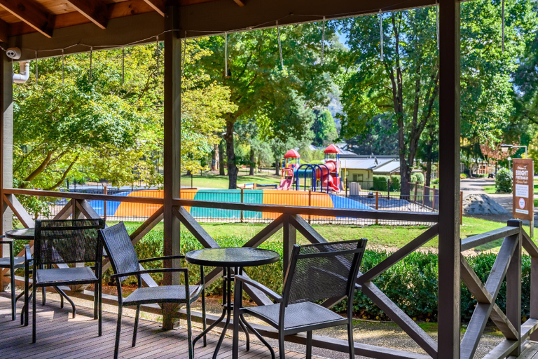 Food & Drinks 5, Discovery Parks - Bright, Alpine - East