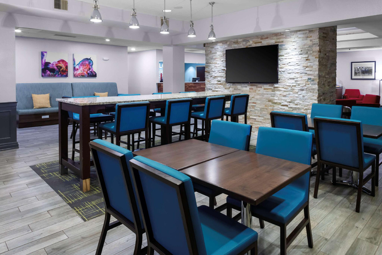 Food & Drinks 3, Hampton Inn Concord/Bow, Merrimack