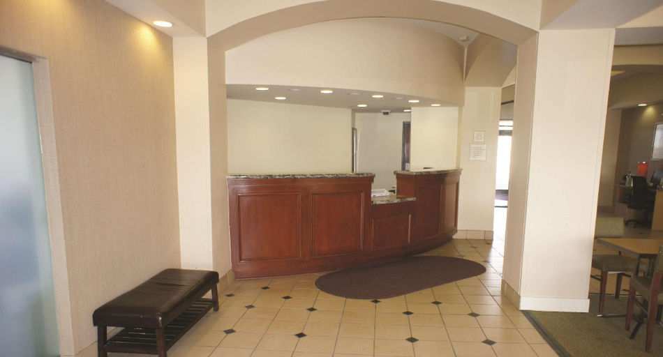 Public Area 3, La Quinta Inn & Suites by Wyndham New Haven, New Haven